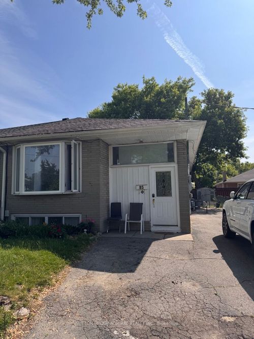 lower-85 Newbury Dr, Newmarket, ON, L3Y4P9 | Card Image