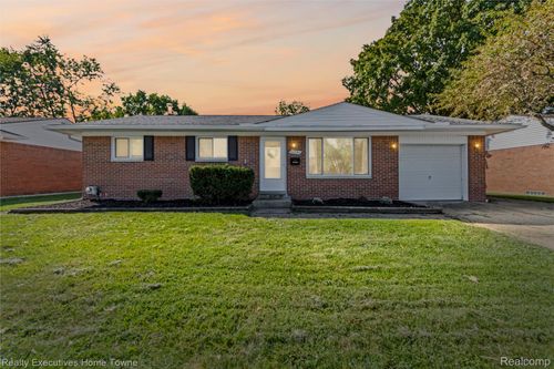 20790 Shoreview St, Clinton Twp, MI, 48035-1639 | Card Image