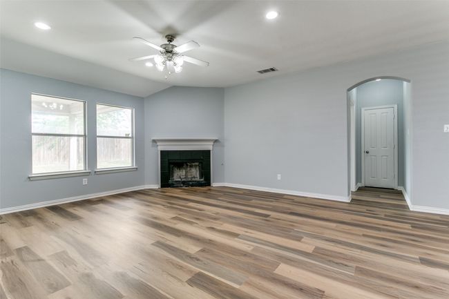 815 Creekside Dr, House other with 4 bedrooms, 2 bathrooms and null parking in Little Elm TX | Image 9