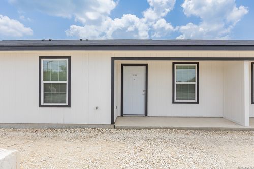 1010-1010 County Road 4516, Castroville, TX, 78009-5577 | Card Image