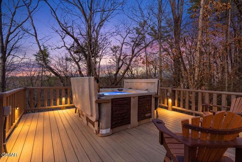 3630 Mountain Top Ln, Sevierville, TN, 37876-7690 | Card Image