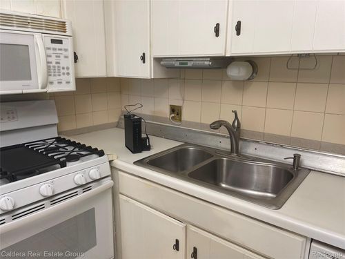 39563 Heatherheath Dr, Clinton Township, MI, 48038-2645 | Card Image