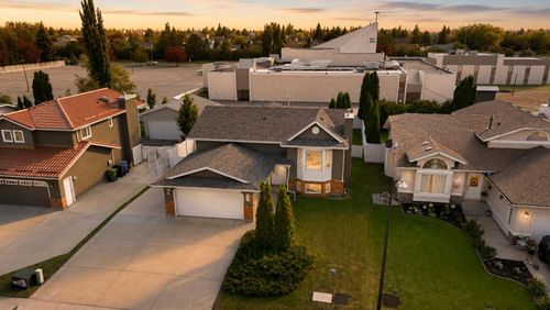 90 Duncan Cres, Red Deer, AB, T4R2C1 | Card Image