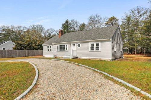 80 Mariner Cir, Cotuit, MA, 02635-2628 | Card Image