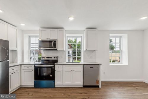 7041 Ridge Ave, PHILADELPHIA, PA, 19128-3248 | Card Image
