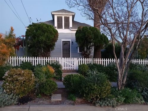 2111 Orange St, Highland, CA, 92346-2422 | Card Image