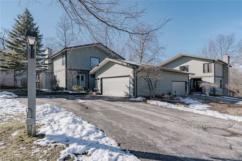 38-6919 Woodwalk Dr, Brecksville, OH, 44141-2464 | Card Image