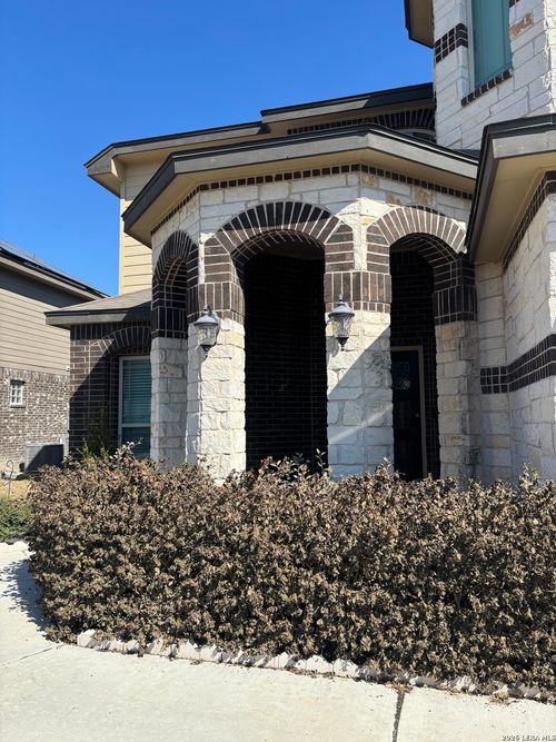 15206 Comanche Gard, San Antonio, TX, 78233-3033 | Card Image