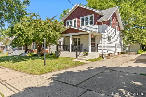 17 Burr Oak St Ne, Grand Rapids, MI, 49505-6212 | Card Image