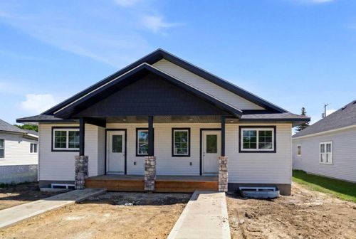 5131 52 St, Lacombe, AB, T4L1H9 | Card Image