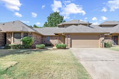 119 Woodbridge Circle, Townhouse with 3 bedrooms, 2 bathrooms and null parking in Edmond OK | Image 2