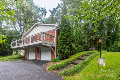 936 Toxaway Dr, Hendersonville, NC, 28791-1846 | Card Image