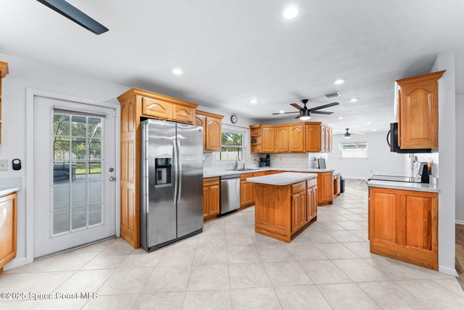 Open layout, great for entertaining | Image 15
