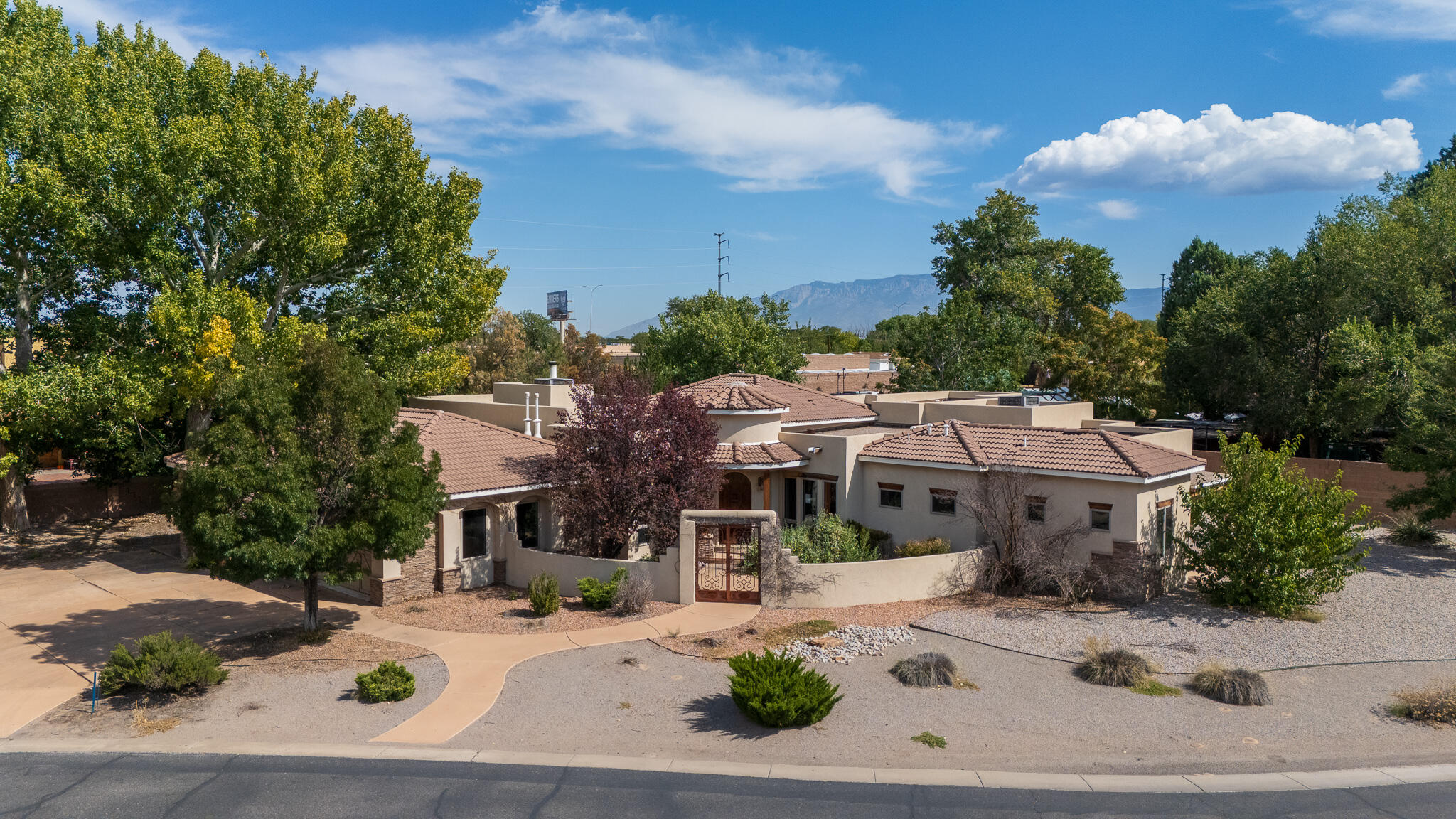 Calle Facio , Albuquerque, NM 87104