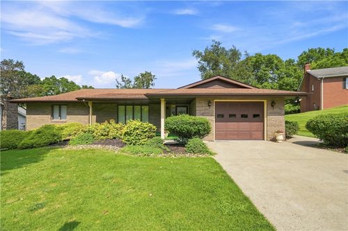 129 Chapel View Dr, Greensburg, PA, 15601-1001 | Card Image