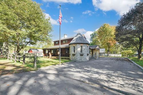 460 Federal St, Belchertown, MA, 01007-9798 | Card Image