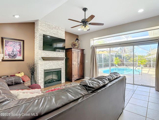Family Room | Image 21