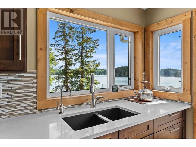 8046 Bridge Lake Rd N, House other with 3 bedrooms, 3 bathrooms and null parking in Lone Butte BC | Image 7