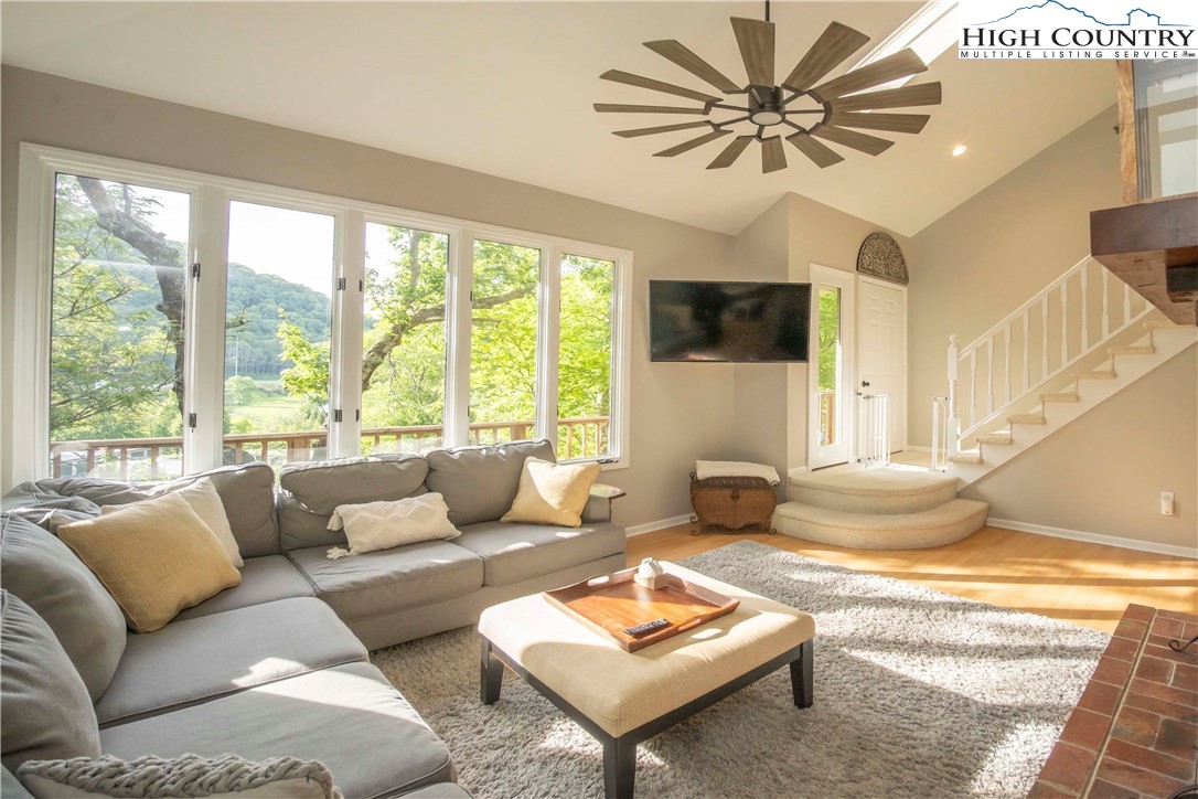 Mack Hampton Rd, Blowing Rock, NC 28605