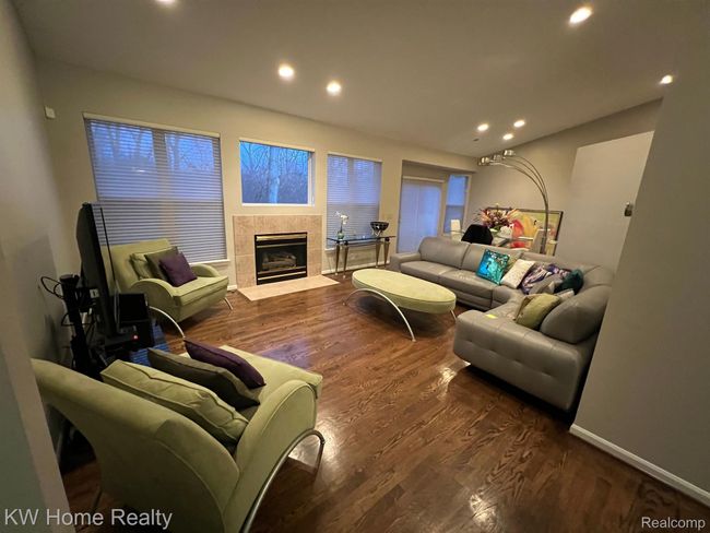 Great Room w/Fireplace | Image 13