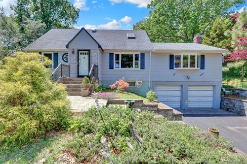 100 Elwood Rd, Northport, NY, 11768-3459 | Card Image