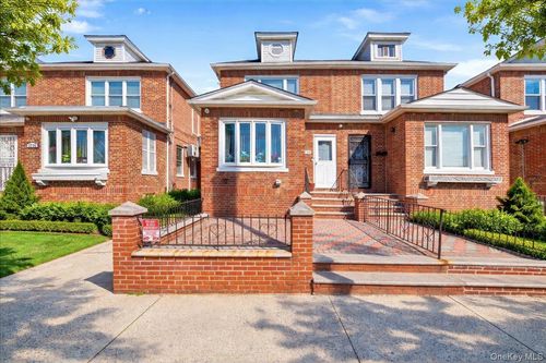 2734 Pearsall Ave, Bronx, NY, 10469-5323 | Card Image
