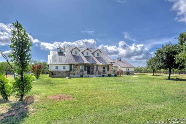 21151 Hickman Rd, House other with 3 bedrooms, 4 bathrooms and null parking in Von Ormy TX | Image 4