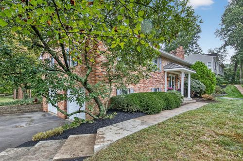 10562 Adventure Ln, Montgomery, OH, 45242-4904 | Card Image