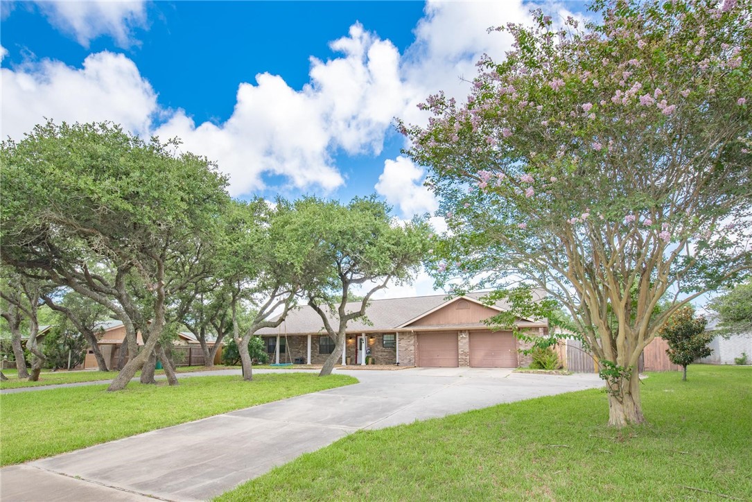 Deberry Ave, Aransas Pass, TX 78336