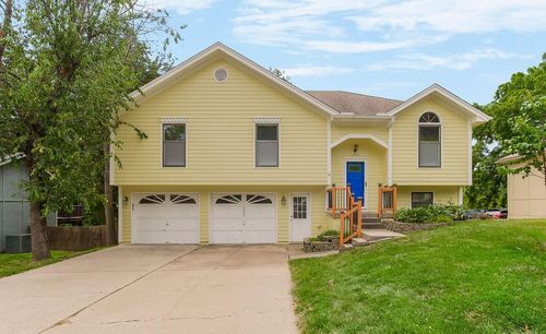 1401 Weddle Ln, Lee's Summit, MO, 64086-3522 | Card Image