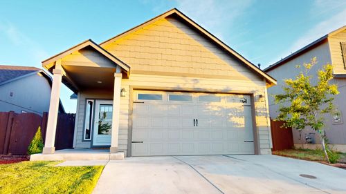 2474 Nw Kingwood Ave, Redmond, OR, 97756-6101 | Card Image