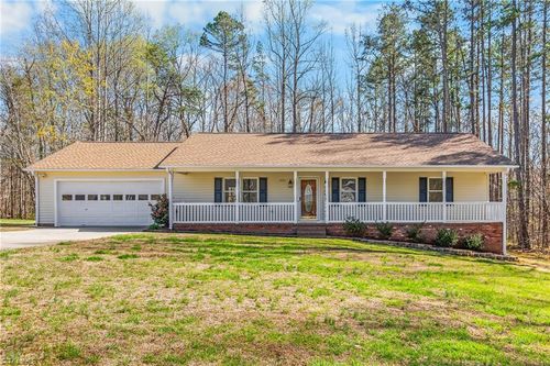 4044 Sundance Dr, Walnut Cove, NC, 27052-9537 | Card Image