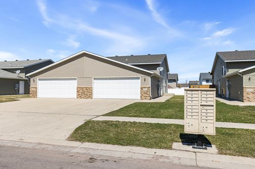 5263 50th Ave S, Fargo, ND, 58104-6001 | Card Image