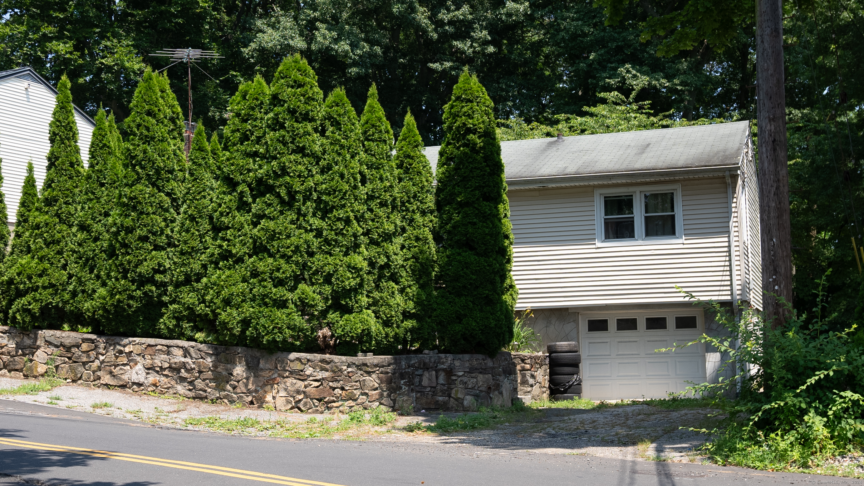 Griffin Ave, Bridgeport, CT 06606