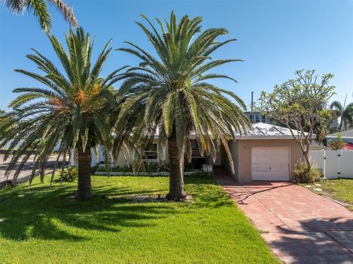 16305 1st St E, REDINGTON BEACH, FL, 33708-1505 | Card Image