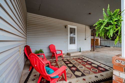 510 W Irving St, Munday, TX, 76371-2141 | Card Image