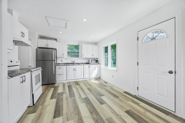 118 Wellington St W, House other with 2 bedrooms, 2 bathrooms and 8 parking in Barrie ON | Image 8