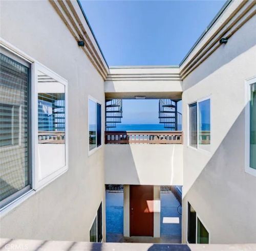 3250 Strandway, San Diego, CA, 92109 | Card Image