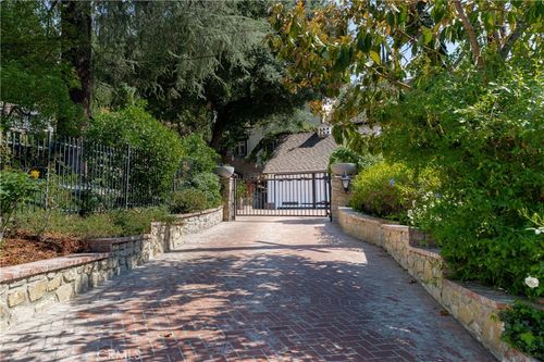 4650 Encino Ave, Encino, CA, 91316-3833 | Card Image