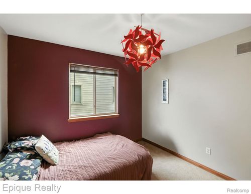 418 Converse Ct, Lake Orion, MI, 48362-3370 | Card Image
