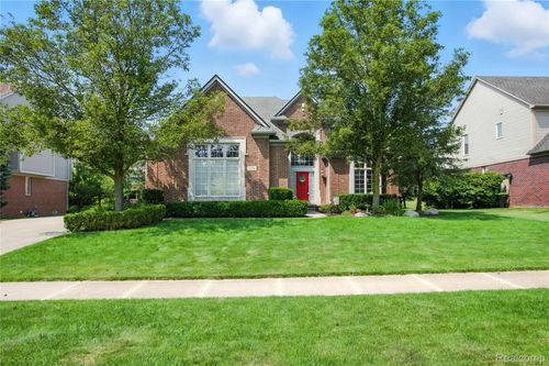 1221 Letica Dr, Rochester, MI, 48307-6085 | Card Image