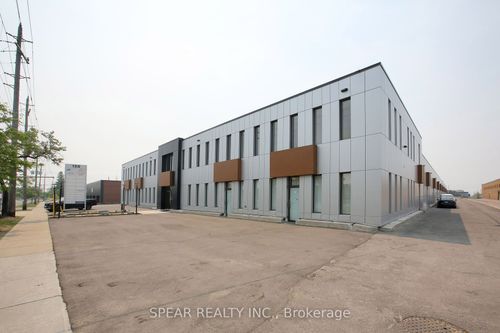 16-120 Norfinch Dr, North York, ON, M3N1X3 | Card Image