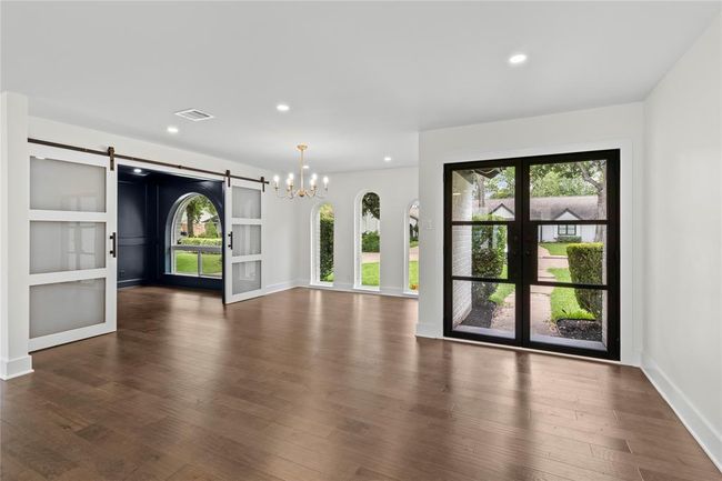 2823 Stetson Ln, House other with 3 bedrooms, 2 bathrooms and 2 parking in Houston TX | Image 4