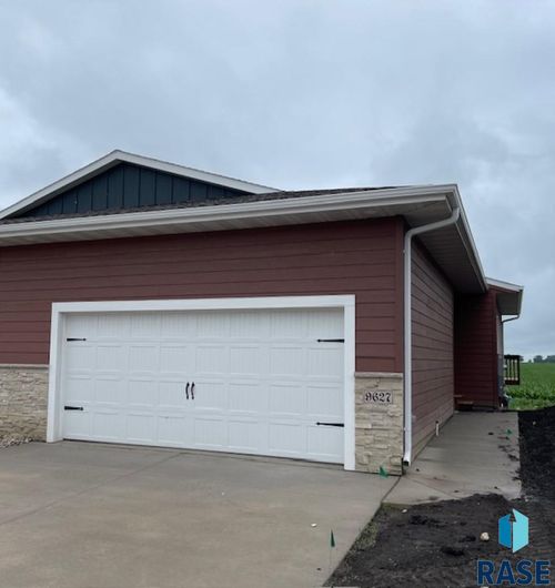 9627 W Tunis Dr, Sioux Falls, SD, 57106-8566 | Card Image