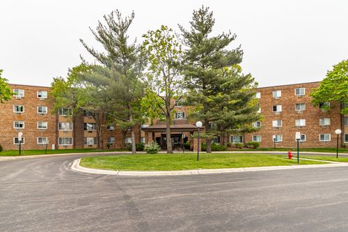 422-1475 Rebecca Dr, Hoffman Estates, IL, 60169-1041 | Card Image