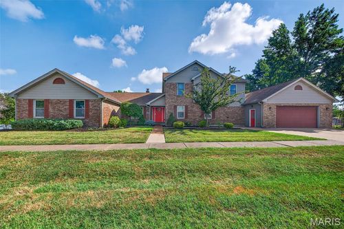 4931 Theiss Rd, Saint Louis, MO, 63128-1836 | Card Image