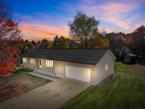 5221 S Riverview Dr, Lake City, MI, 49651-9027 | Card Image