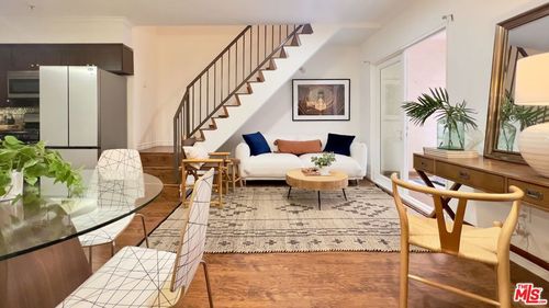 apt-203-5633 Carlton Way, Hollywood, CA, 90028-7296 | Card Image