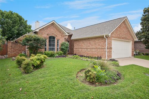 3216 Village Oak Dr, Arlington, TX, 76017-2531 | Card Image