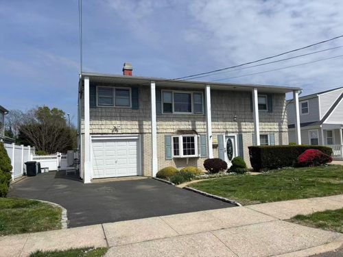2333 Beech St, Wantagh, NY, 11793-4200 | Card Image